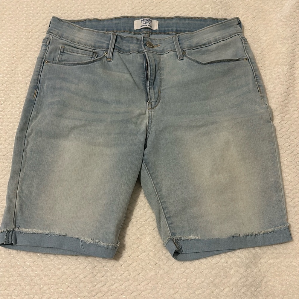 Levi’s, 12